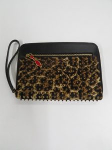 ルブタンのタブレットケースを買取