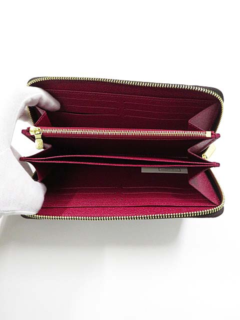 ルイヴィトン ジッピーウォレットの内側 フューシャ色